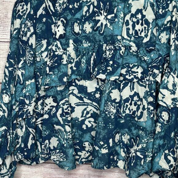 Pilcro Batik Cropped Ruffle Blue & White Loose Fit Batwing Blouse Top Size Small - Picture 7 of 11